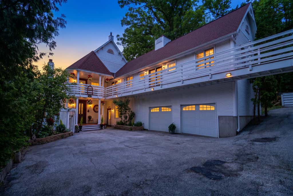 Photo of 201 Spectacle Drive, Valparaiso, IN 46383 (MLS # 840160)