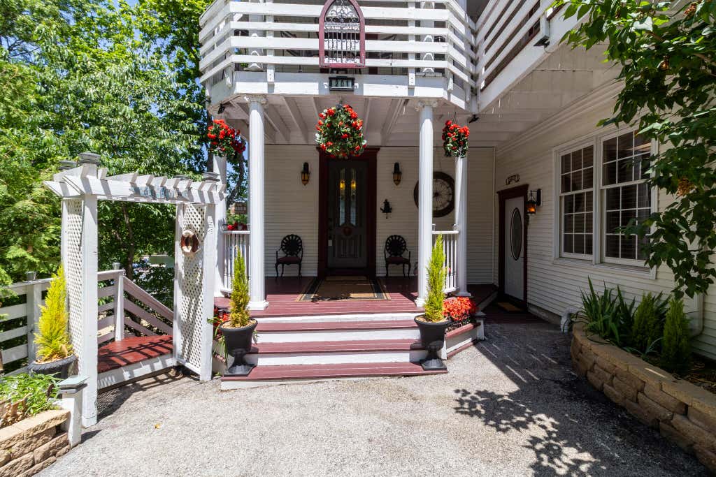 Photo of 201 Spectacle Drive, Valparaiso, IN 46383 (MLS # 840160)