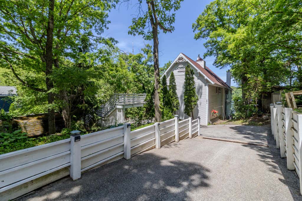 Photo of 201 Spectacle Drive, Valparaiso, IN 46383 (MLS # 840160)
