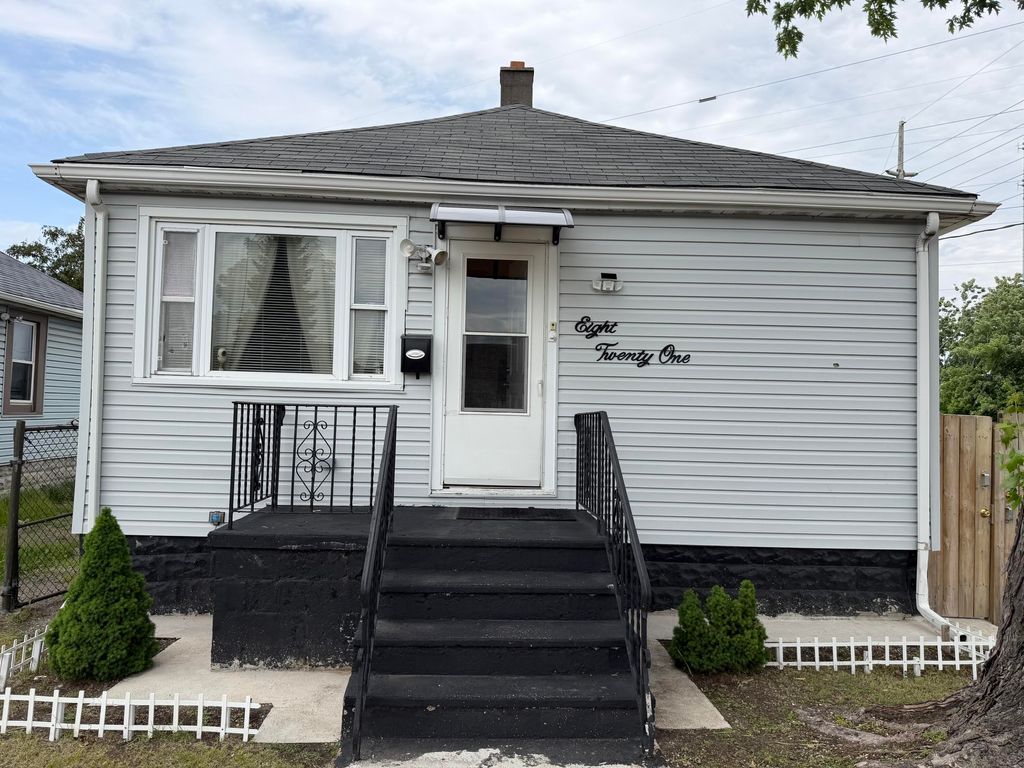 Photo of 821 Huehn Street, Hammond, IN 46327 (MLS # 839357)