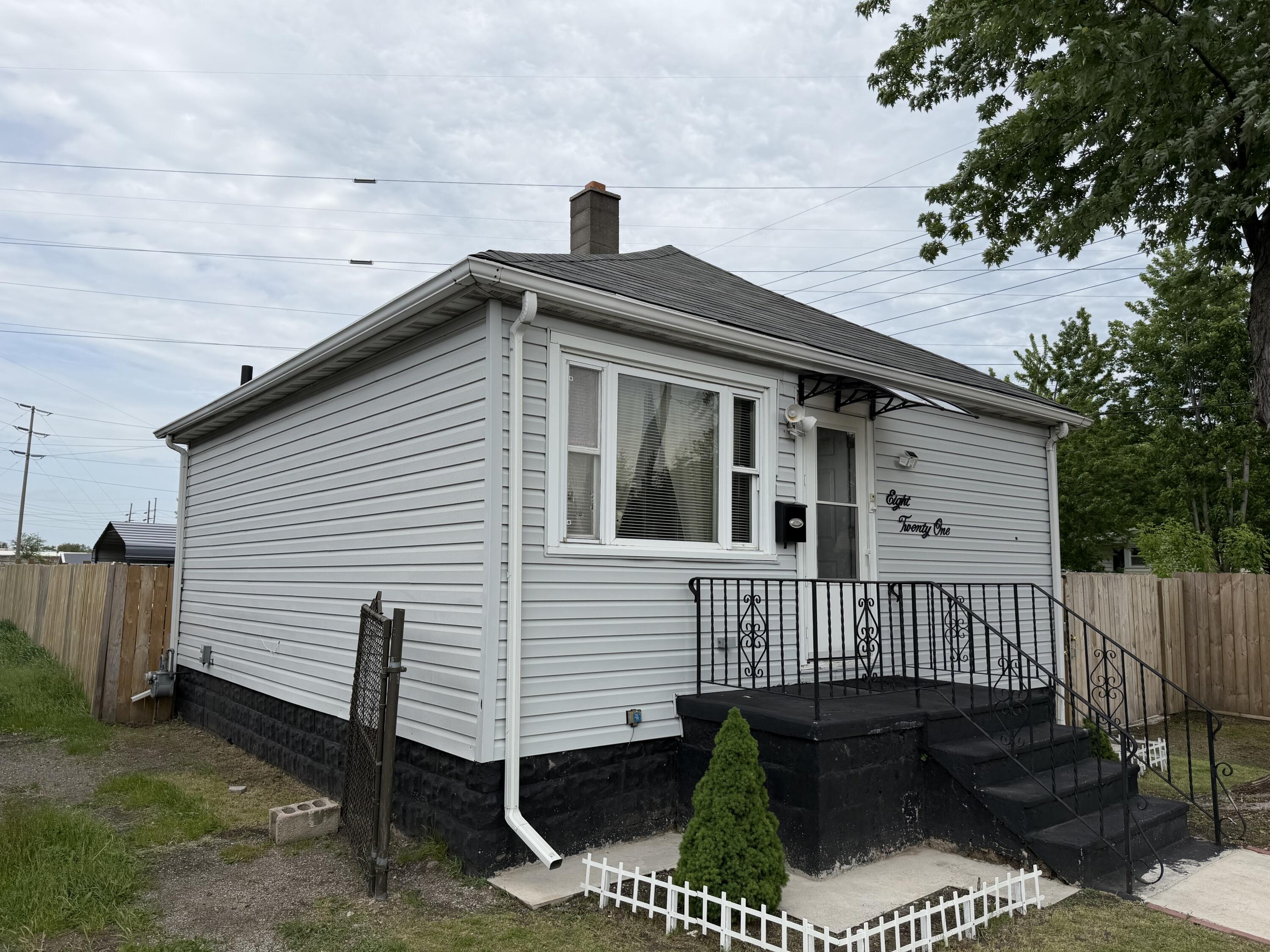 821 Huehn Street