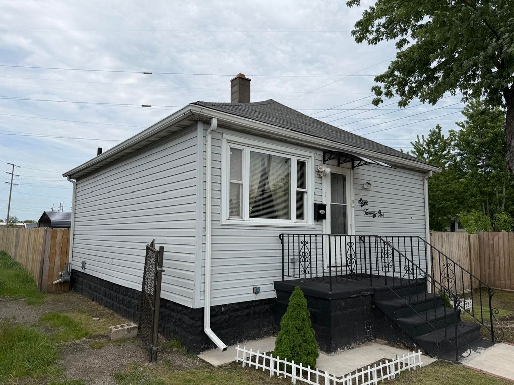 Photo of 821 Huehn Street, Hammond, IN 46327 (MLS # 839357)