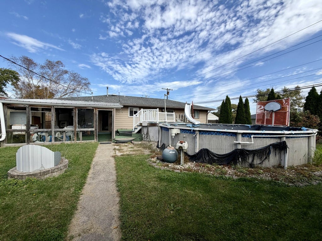 Photo of 815 W 39th Avenue, Hobart, IN 46342 (MLS # 846800)