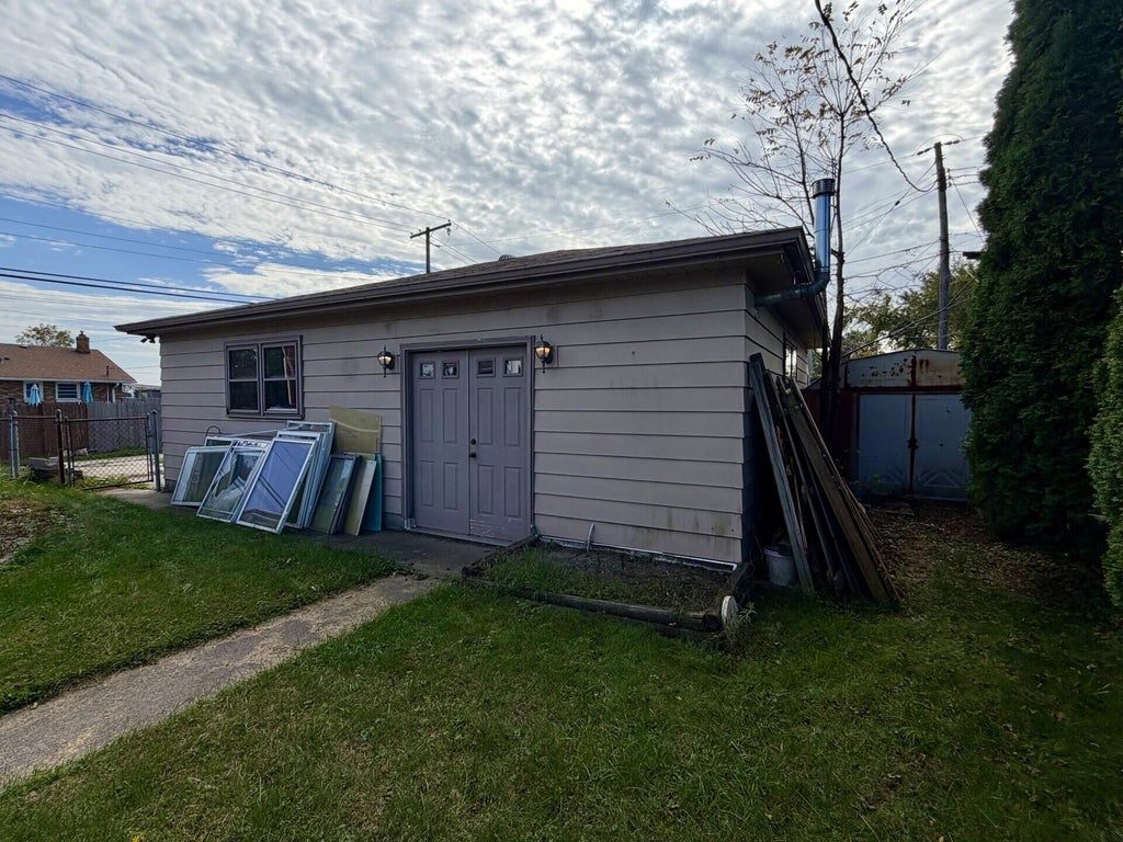 Photo of 815 W 39th Avenue, Hobart, IN 46342 (MLS # 846800)