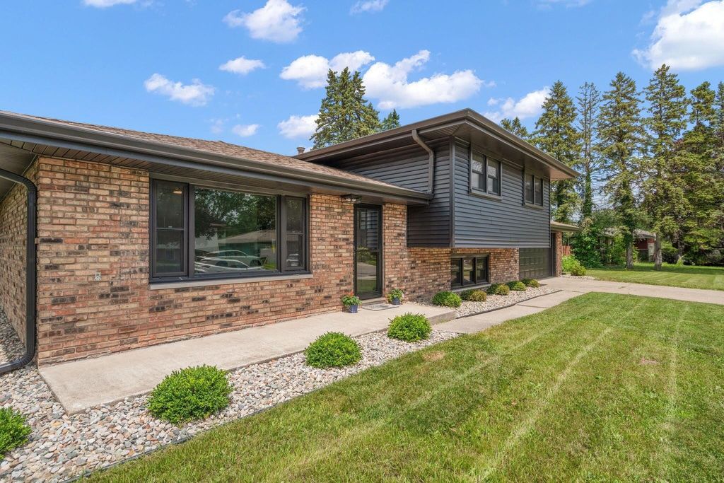 Photo of 6384 Fallen Timbers Avenue, Portage, IN 46368 (MLS # 842580)