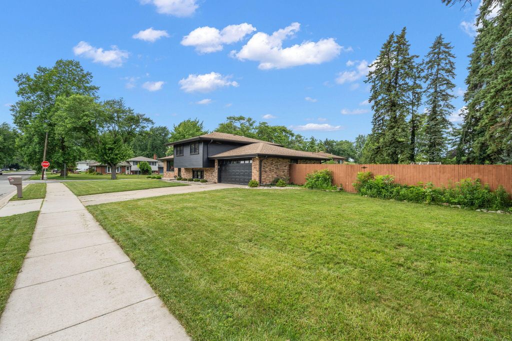 Photo of 6384 Fallen Timbers Avenue, Portage, IN 46368 (MLS # 842580)