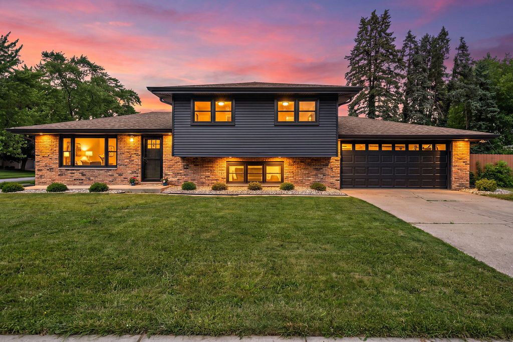 Photo of 6384 Fallen Timbers Avenue, Portage, IN 46368 (MLS # 842580)