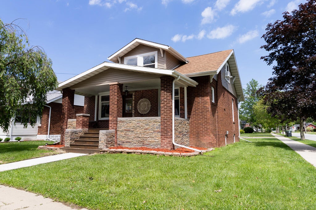 Photo of 101 N Michigan Avenue, Hobart, IN 46342 (MLS # 841015)