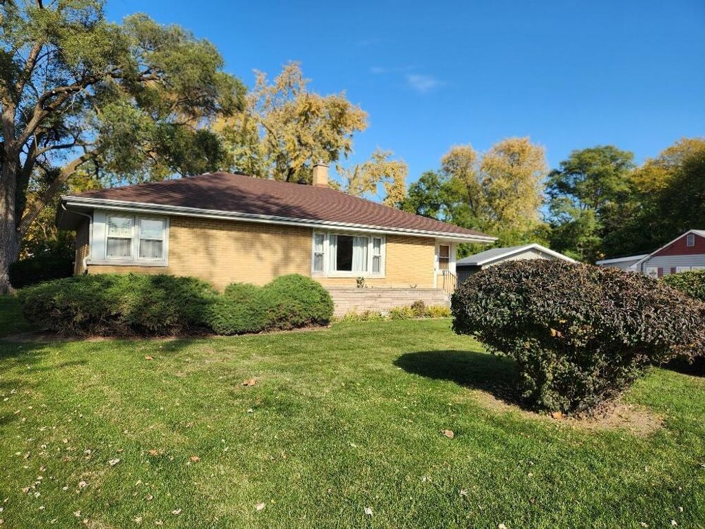 Photo of 601 Berkley Drive, Dyer, IN 46311 (MLS # 830530)