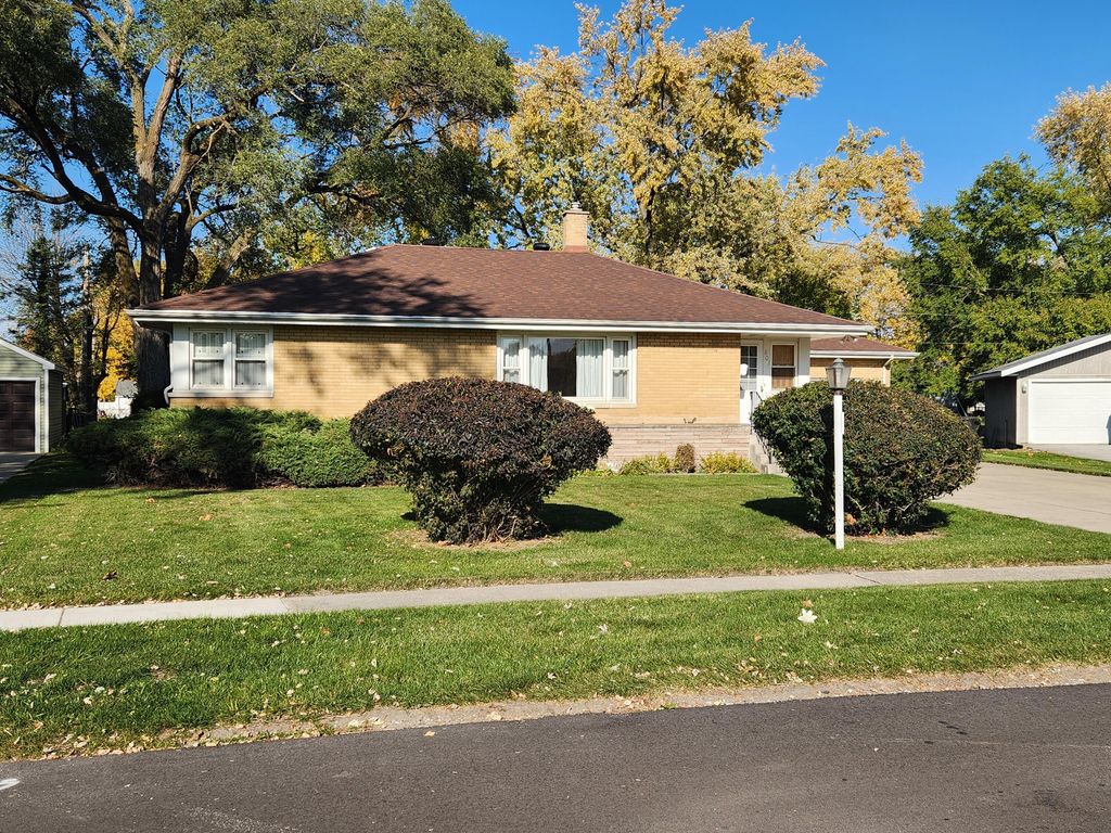 Photo of 601 Berkley Drive, Dyer, IN 46311 (MLS # 830530)