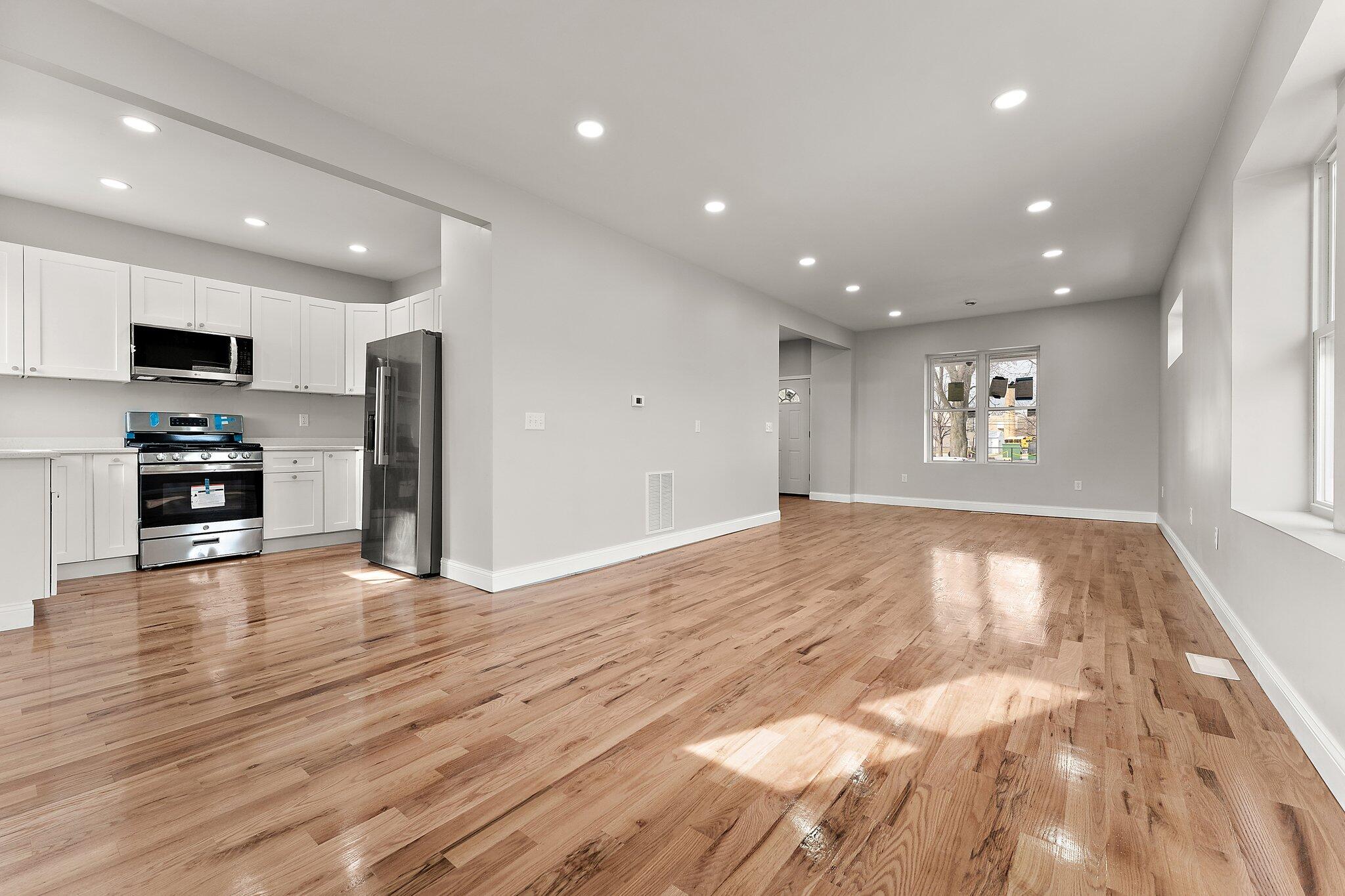 Hammond, Indiana 46320, United States, 4 Bedrooms Bedrooms, ,3 BathroomsBathrooms,Residential,Active,95738