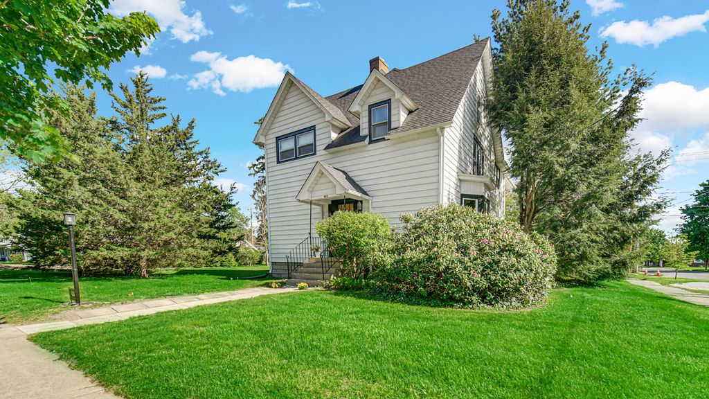 Photo of 402 E Indiana Avenue, Chesterton, IN 46304 (MLS # 838850)