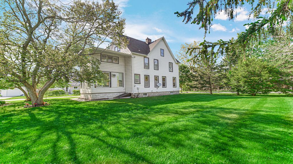 Photo of 402 E Indiana Avenue, Chesterton, IN 46304 (MLS # 838850)