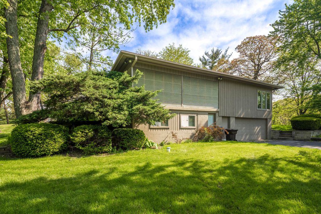 Photo of 12221 Wicker Avenue, Cedar Lake, IN 46303 (MLS # 838813)