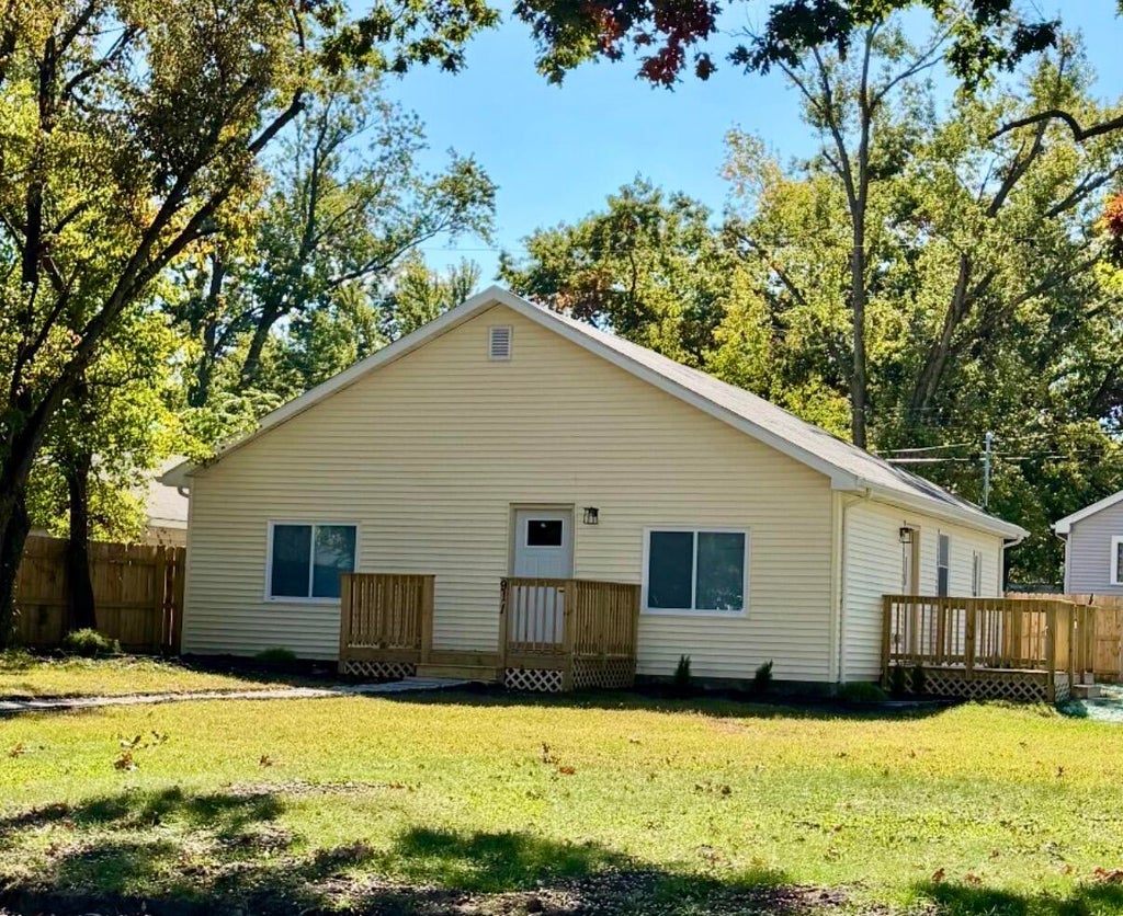 Photo of 911 E 28th Avenue, Lake Station, IN 46405 (MLS # 846708)