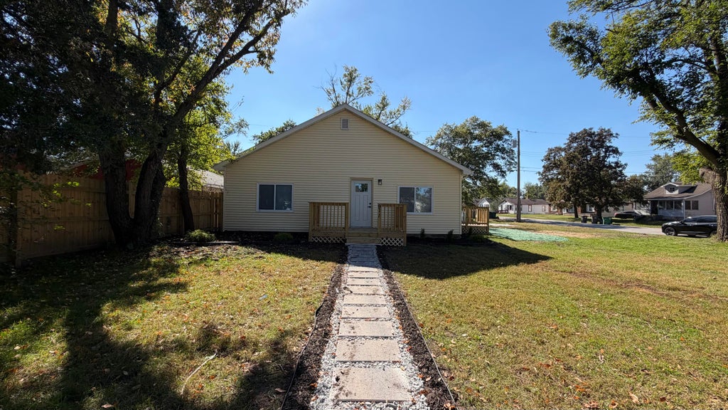 Photo of 911 E 28th Avenue, Lake Station, IN 46405 (MLS # 846708)