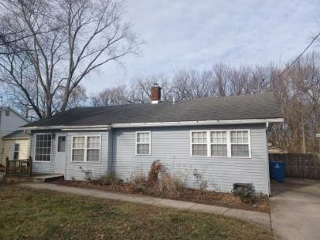 Photo of 412 W South Street, Crown Point, IN 46307 (MLS # 832357)