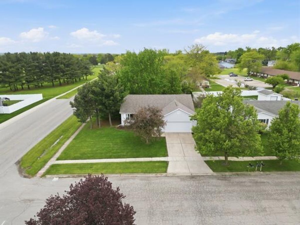 Photo of 1666 Southview Drive, Lowell, IN 46356 (MLS # 838308)