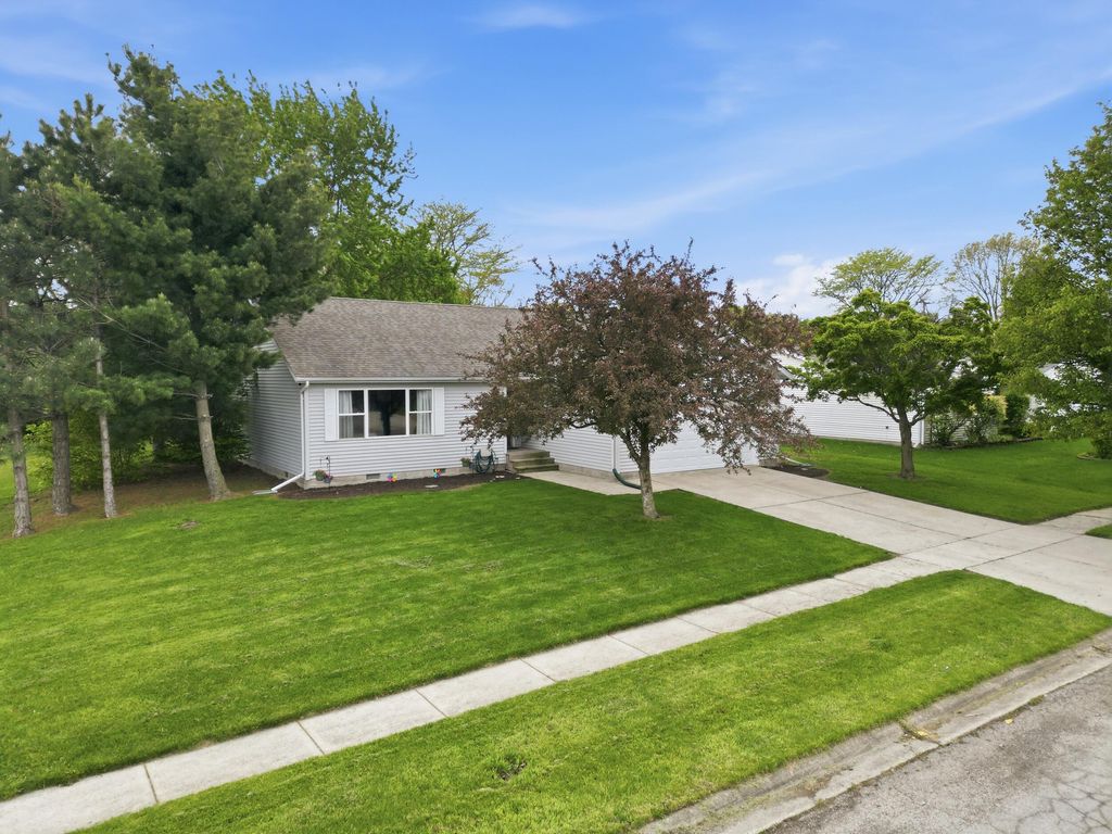 Photo of 1666 Southview Drive, Lowell, IN 46356 (MLS # 838308)