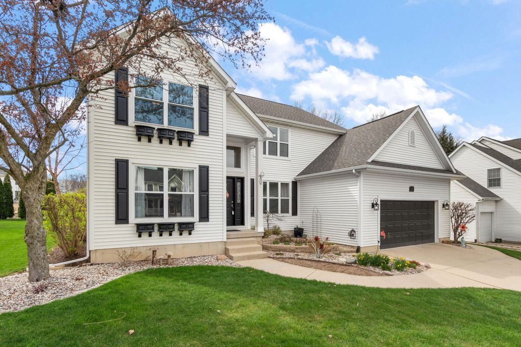 Photo of 24 Kincraig Drive, Valparaiso, IN 46385 (MLS # 836837)