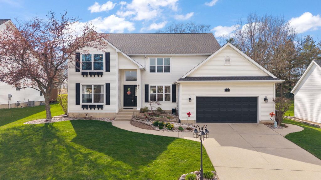 Photo of 24 Kincraig Drive, Valparaiso, IN 46385 (MLS # 836837)