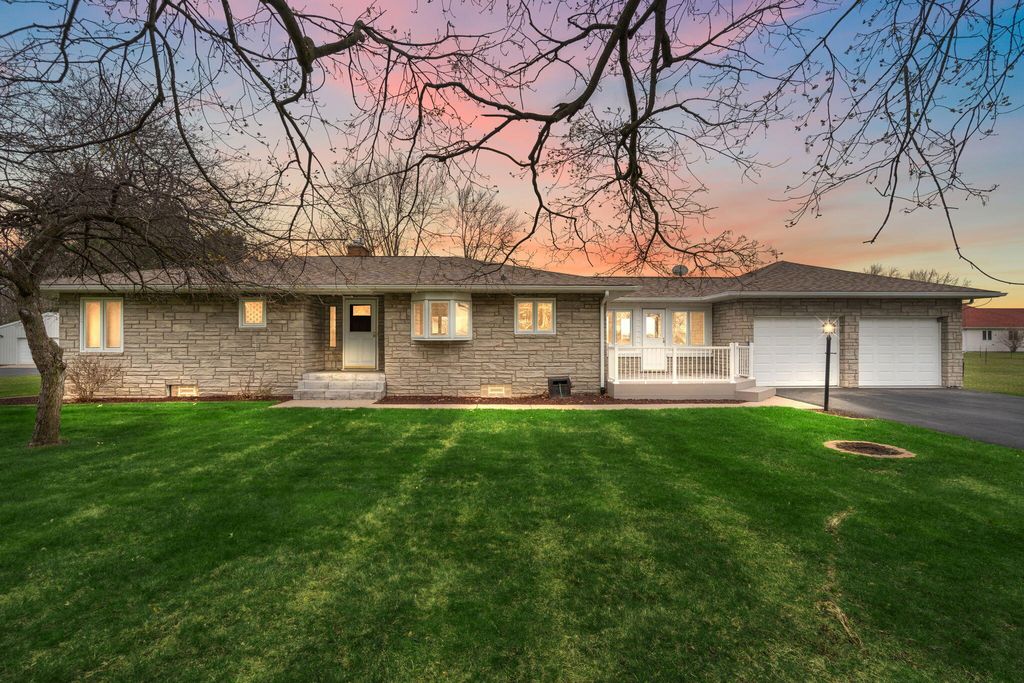 Photo of 165 E 600 S, Valparaiso, IN 46383 (MLS # 837087)