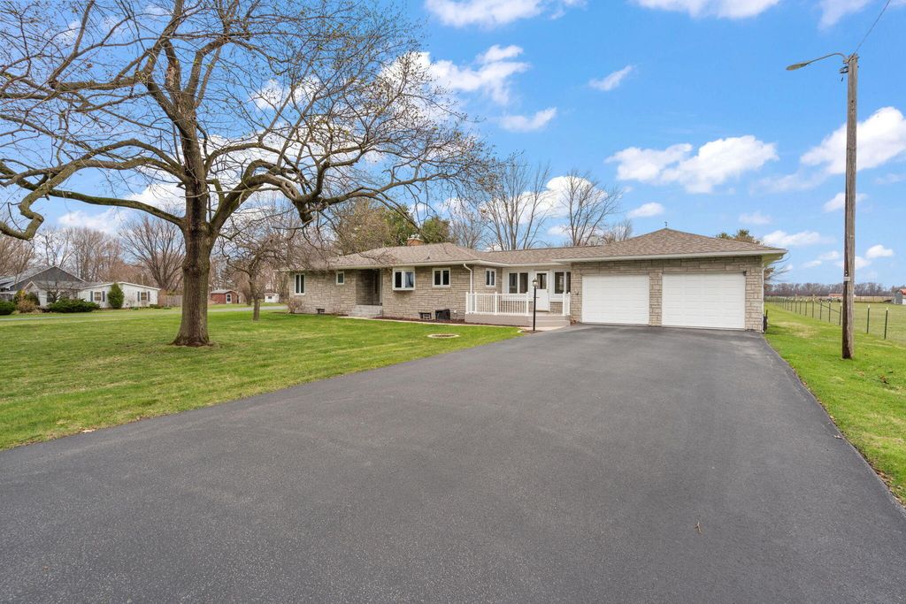 Photo of 165 E 600 S, Valparaiso, IN 46383 (MLS # 837087)