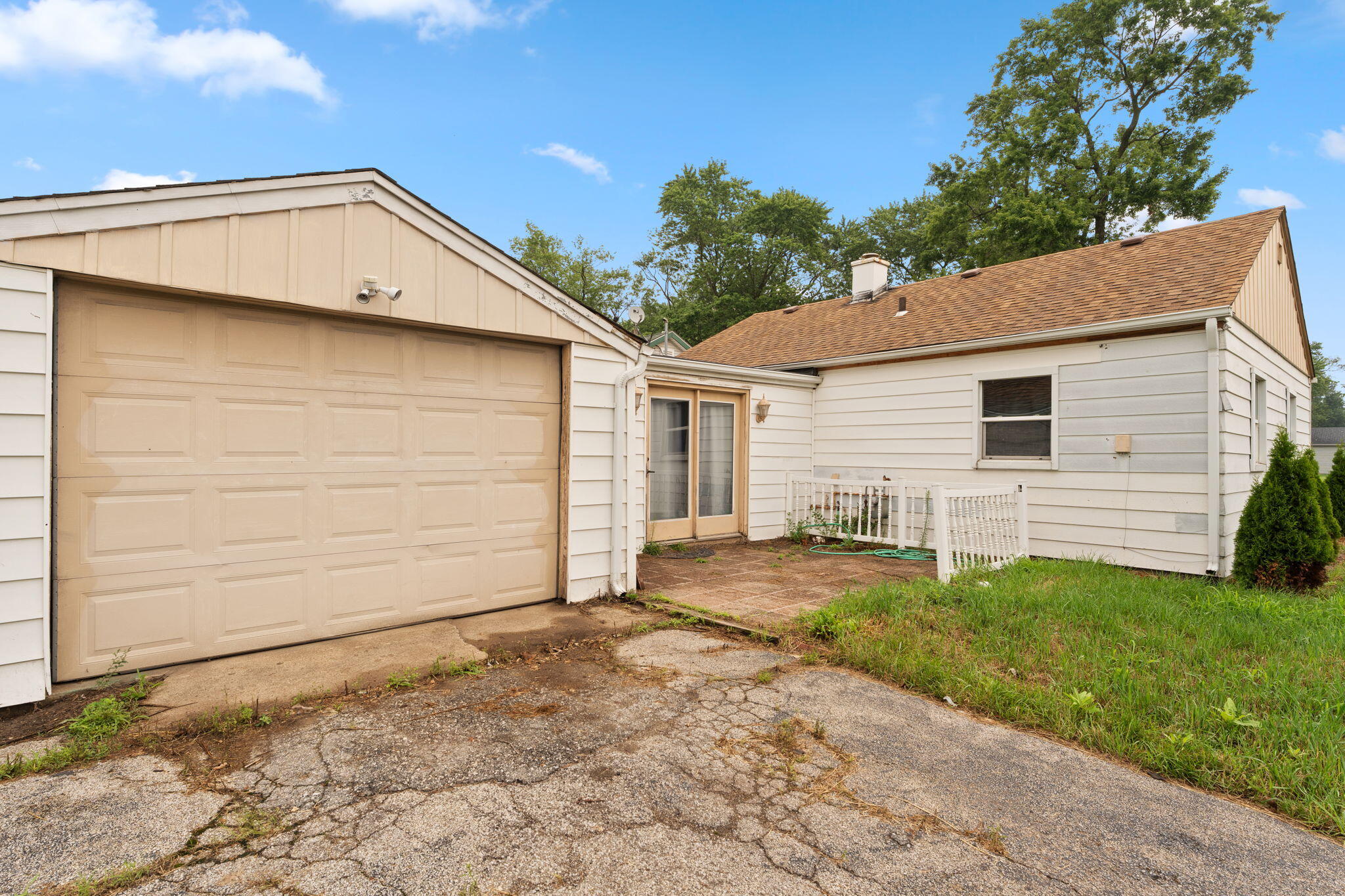 Hammond, Indiana 46324, United States, 2 Bedrooms Bedrooms, ,1 BathroomBathrooms,Residential,Pending,184088