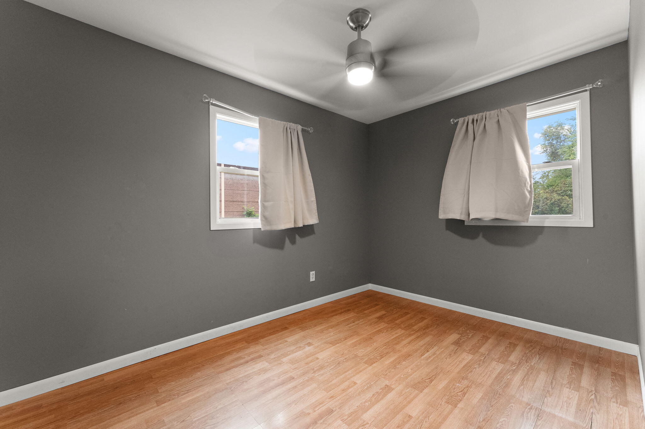 Hammond, Indiana 46324, United States, 2 Bedrooms Bedrooms, ,1 BathroomBathrooms,Residential,Pending,184088