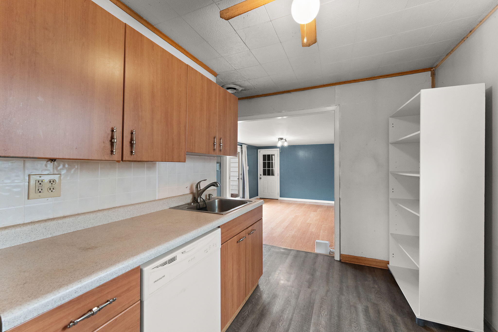 Hammond, Indiana 46324, United States, 2 Bedrooms Bedrooms, ,1 BathroomBathrooms,Residential,Pending,184088