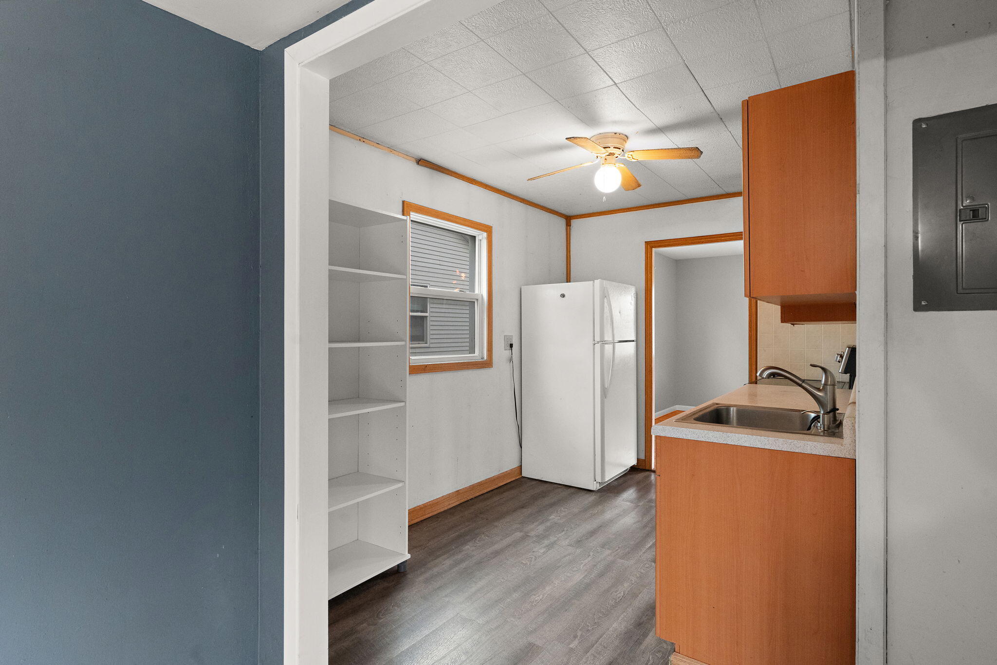 Hammond, Indiana 46324, United States, 2 Bedrooms Bedrooms, ,1 BathroomBathrooms,Residential,Pending,184088