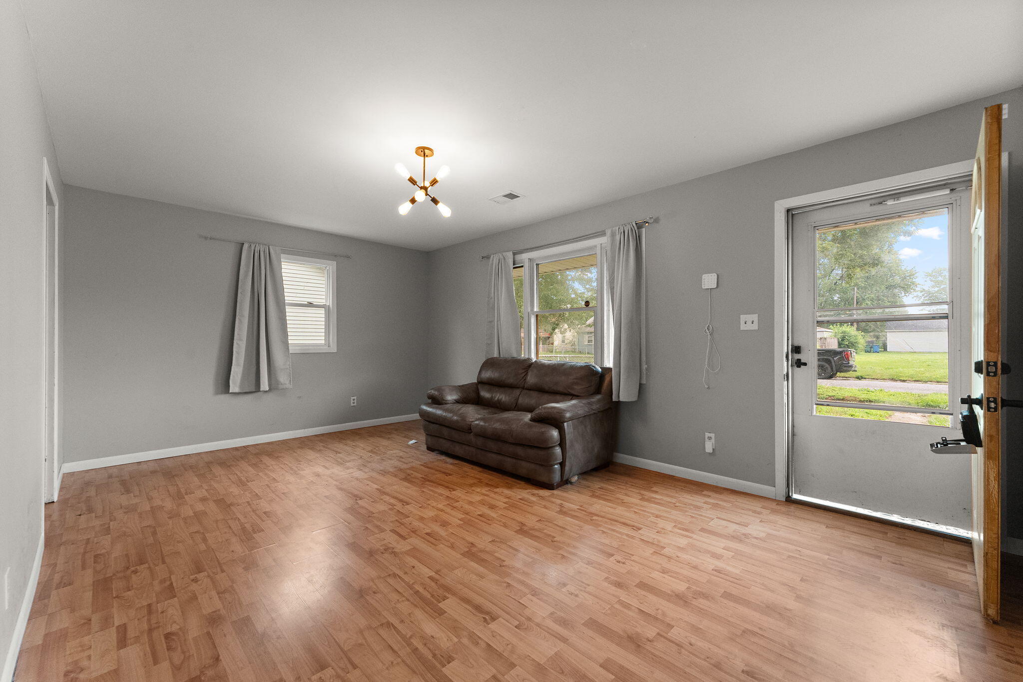 Hammond, Indiana 46324, United States, 2 Bedrooms Bedrooms, ,1 BathroomBathrooms,Residential,Pending,184088