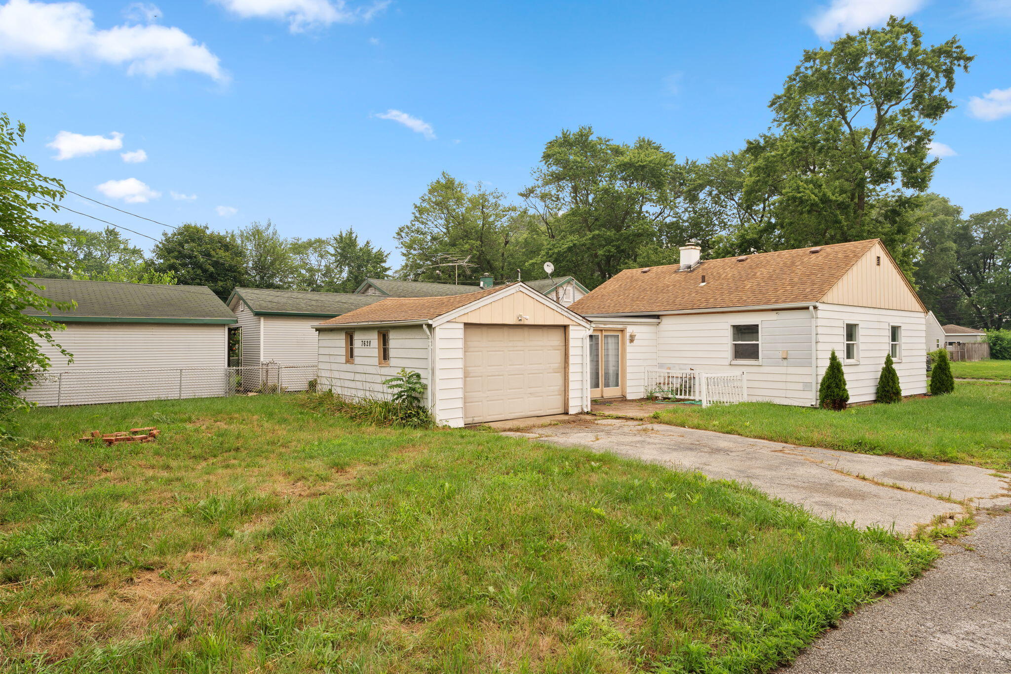 Hammond, Indiana 46324, United States, 2 Bedrooms Bedrooms, ,1 BathroomBathrooms,Residential,Pending,184088