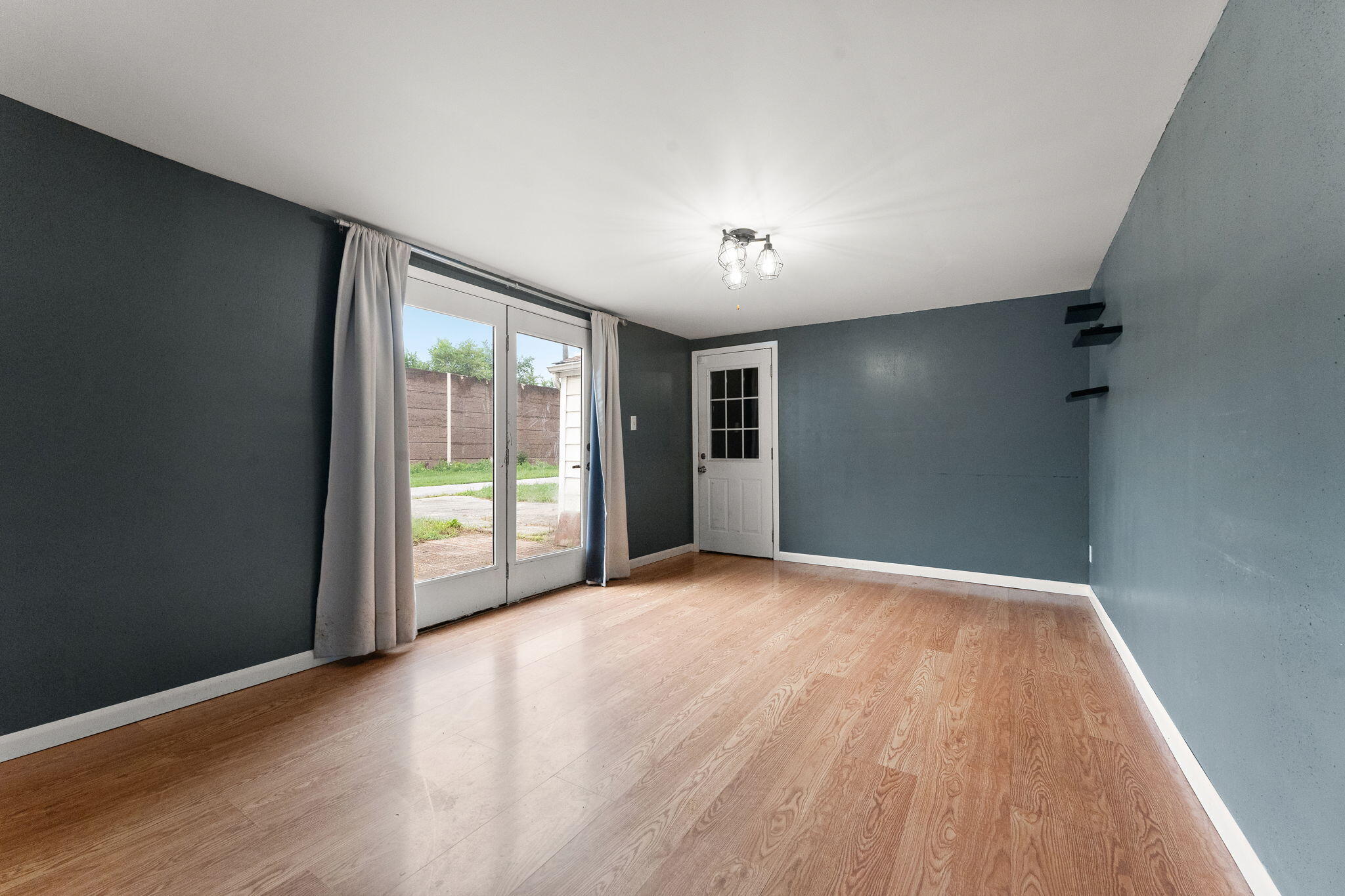 Hammond, Indiana 46324, United States, 2 Bedrooms Bedrooms, ,1 BathroomBathrooms,Residential,Pending,184088