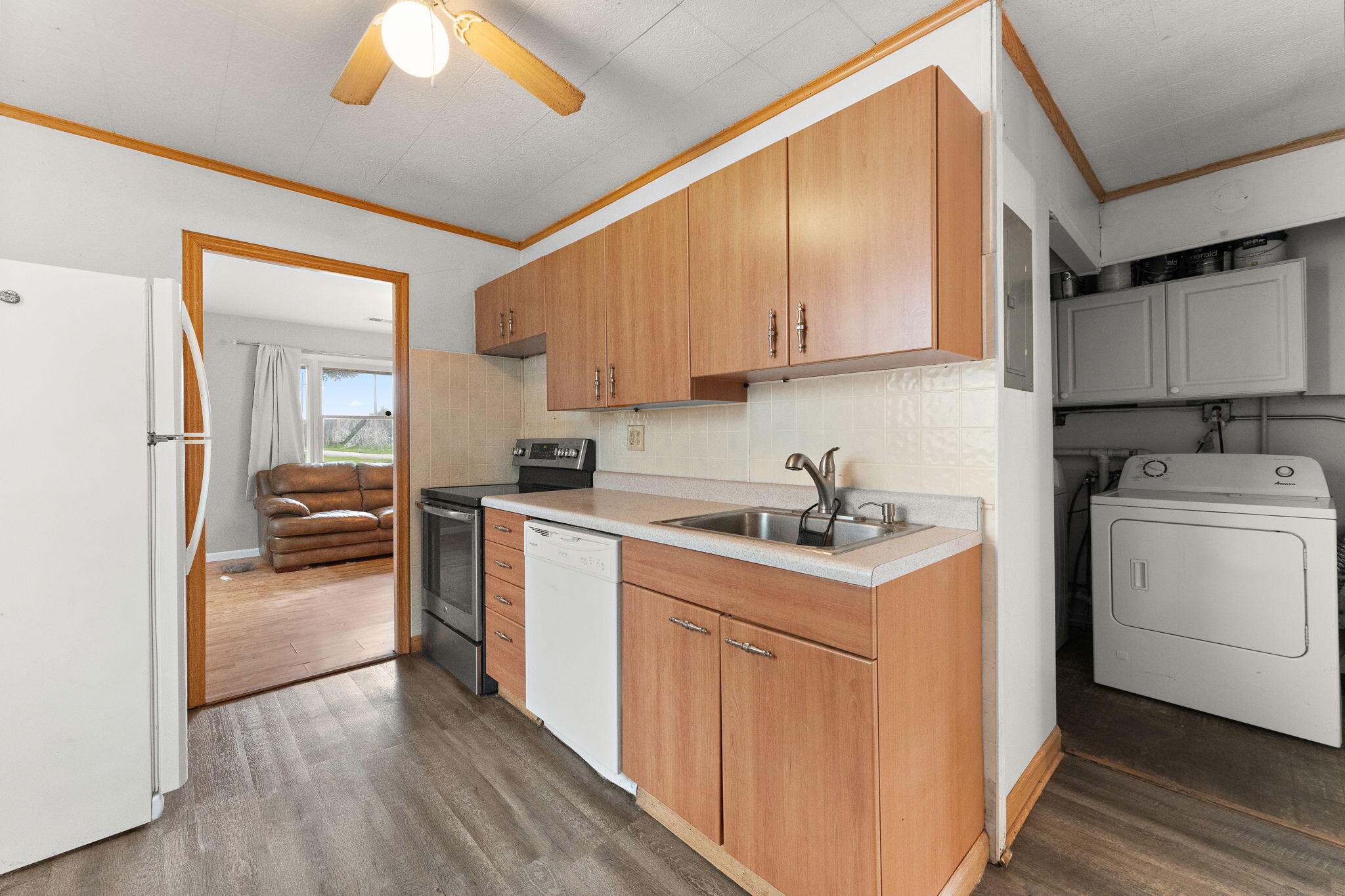 Hammond, Indiana 46324, United States, 2 Bedrooms Bedrooms, ,1 BathroomBathrooms,Residential,Pending,184088