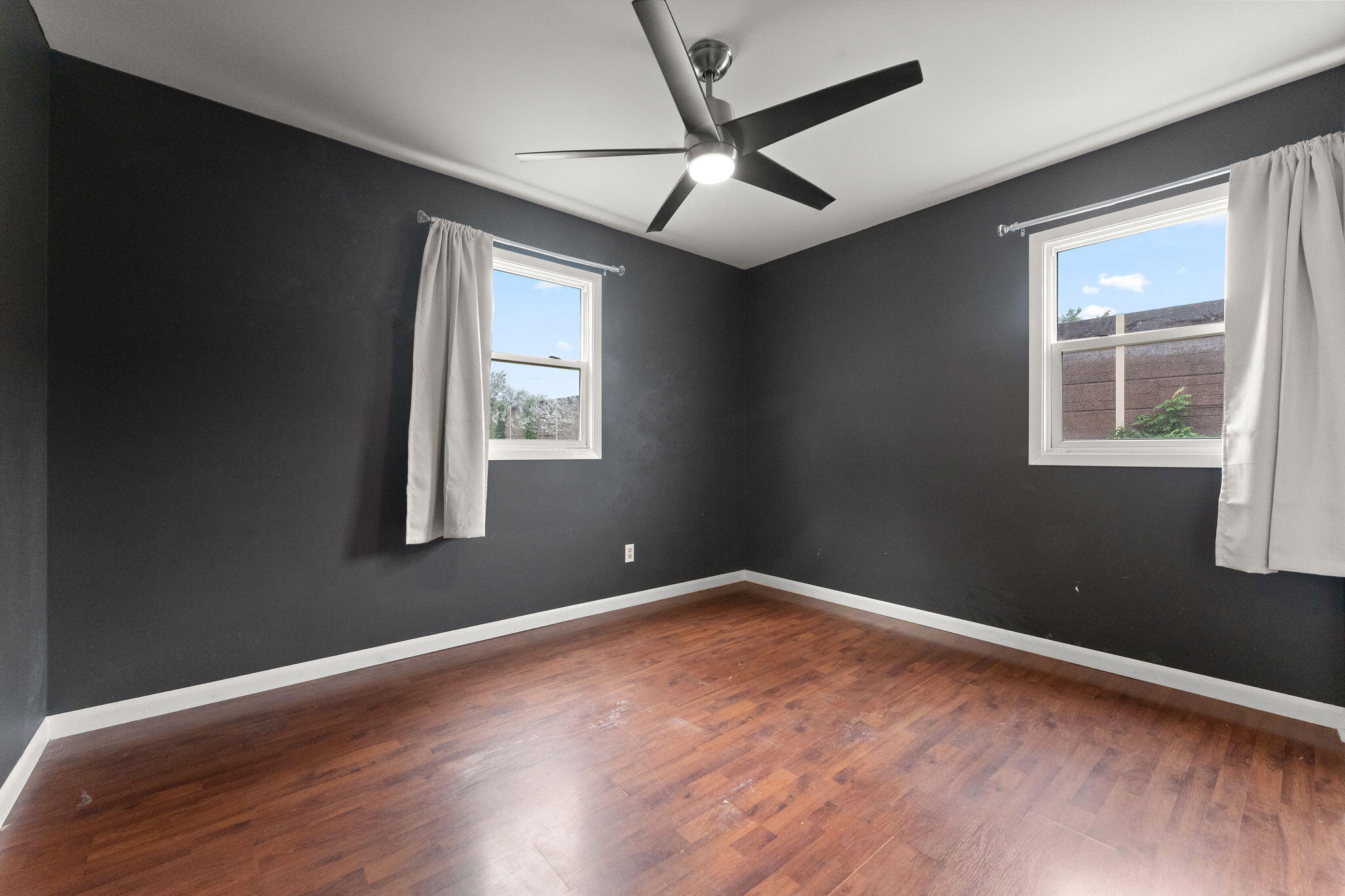 Hammond, Indiana 46324, United States, 2 Bedrooms Bedrooms, ,1 BathroomBathrooms,Residential,Pending,184088