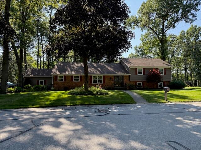 Photo of 4000 Hemlock Drive, Valparaiso, IN 46383 (MLS # 844456)