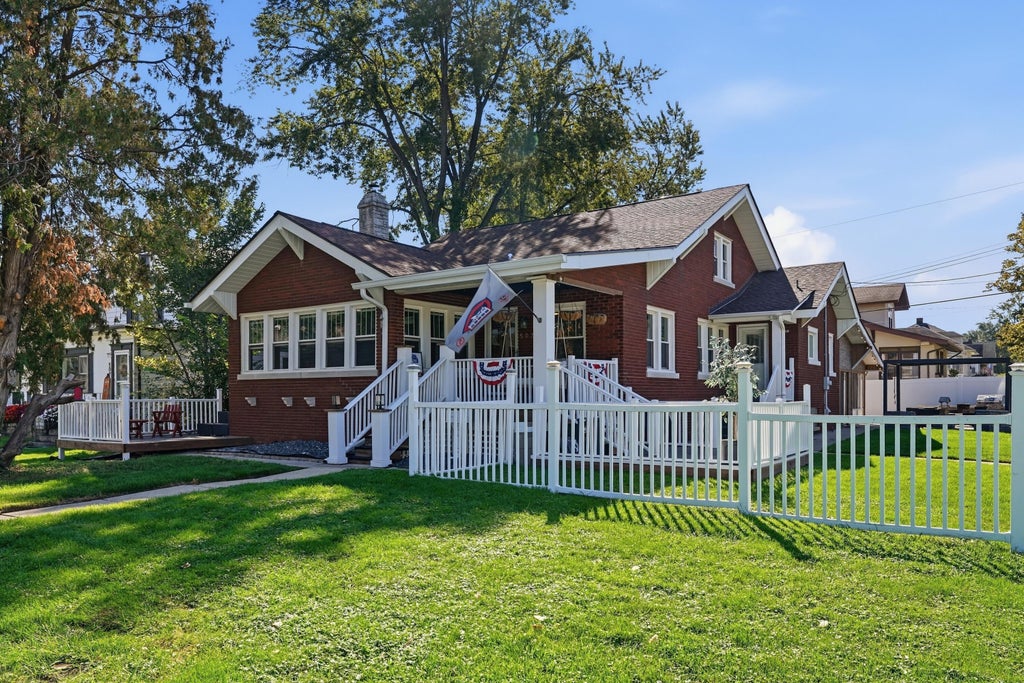 Photo of 503 E Joliet Street, Crown Point, IN 46307 (MLS # 846139)
