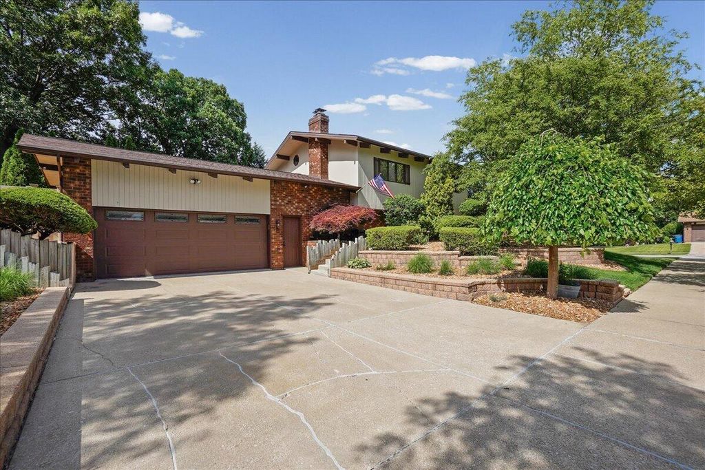 Photo of 547 Heather Lane, Dyer, IN 46311 (MLS # 840748)