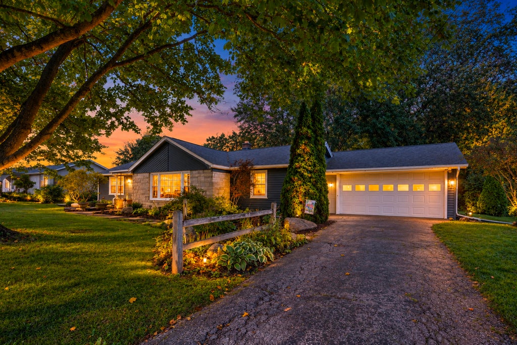 Photo of 1042 S Marquette Street, La Porte, IN 46350 (MLS # 846527)