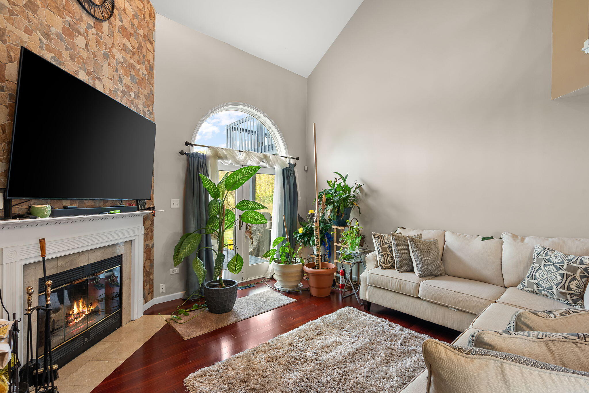 Merrillville, Indiana 46410, United States, 2 Bedrooms Bedrooms, ,2 BathroomsBathrooms,Residential,Active,215474