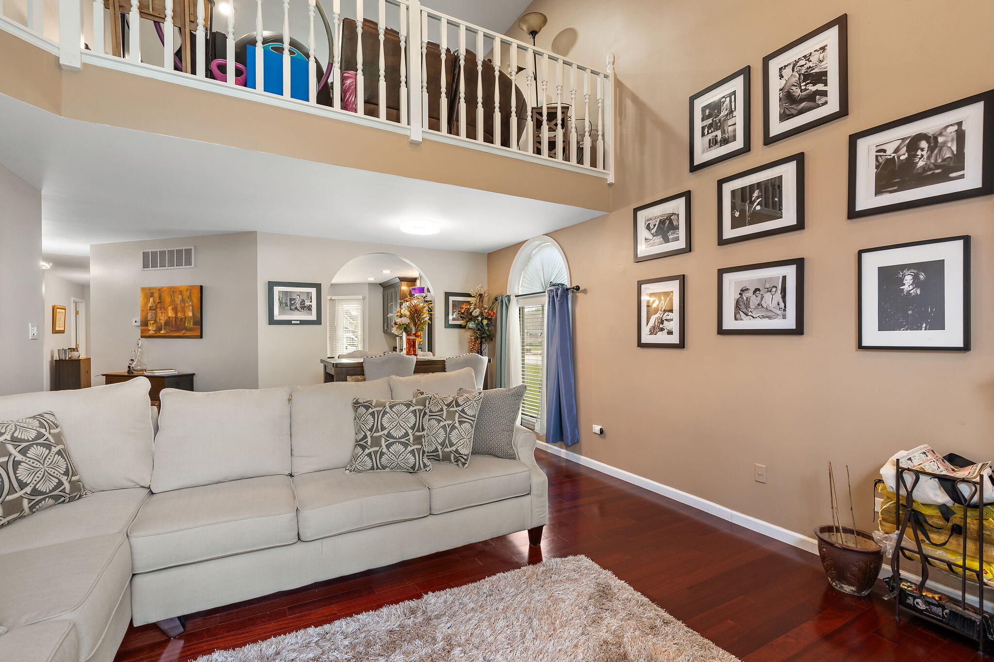 Merrillville, Indiana 46410, United States, 2 Bedrooms Bedrooms, ,2 BathroomsBathrooms,Residential,Active,215474