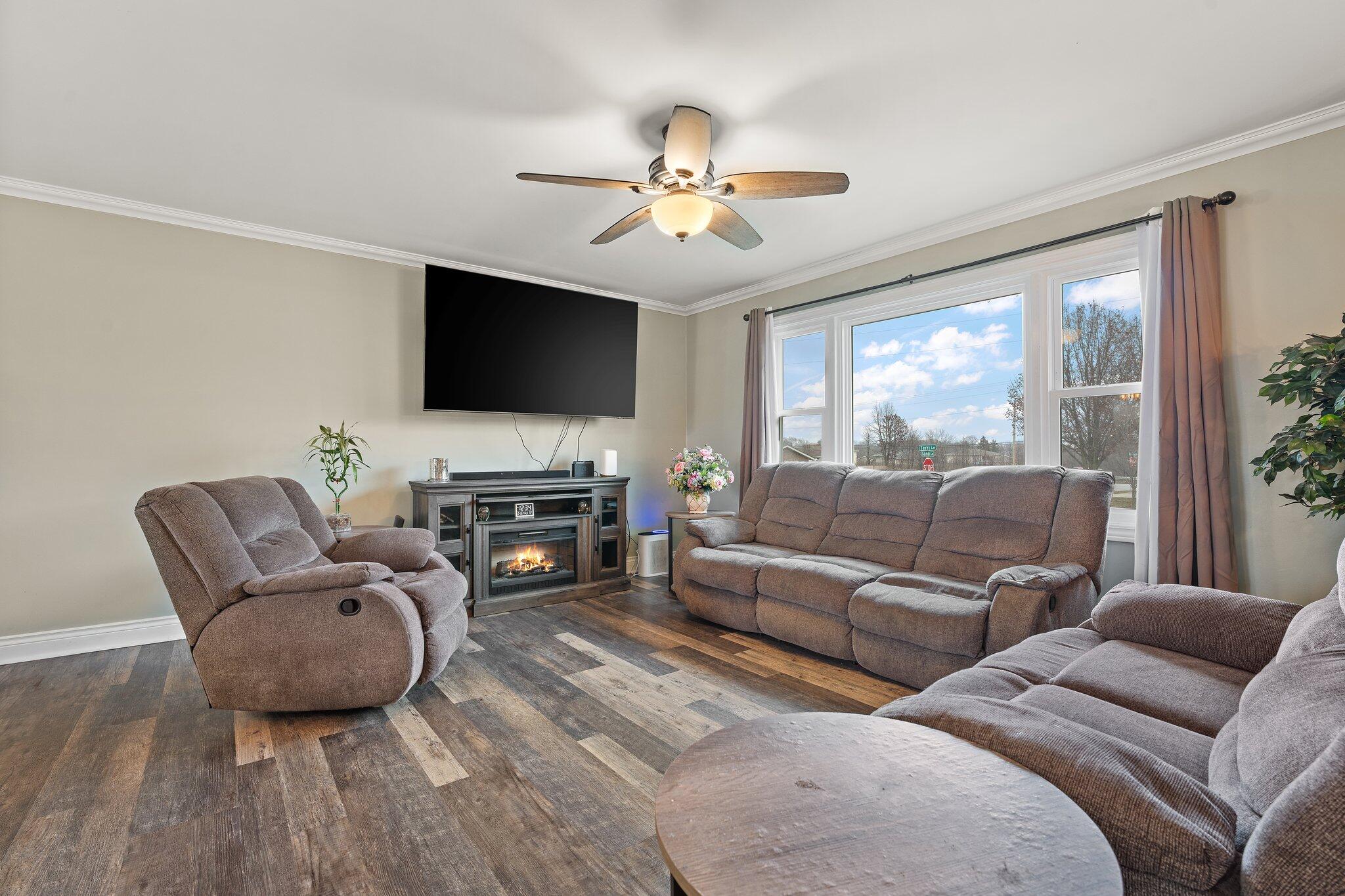 Schererville, Indiana 46375, United States, 4 Bedrooms Bedrooms, ,3 BathroomsBathrooms,Residential,Active,83755