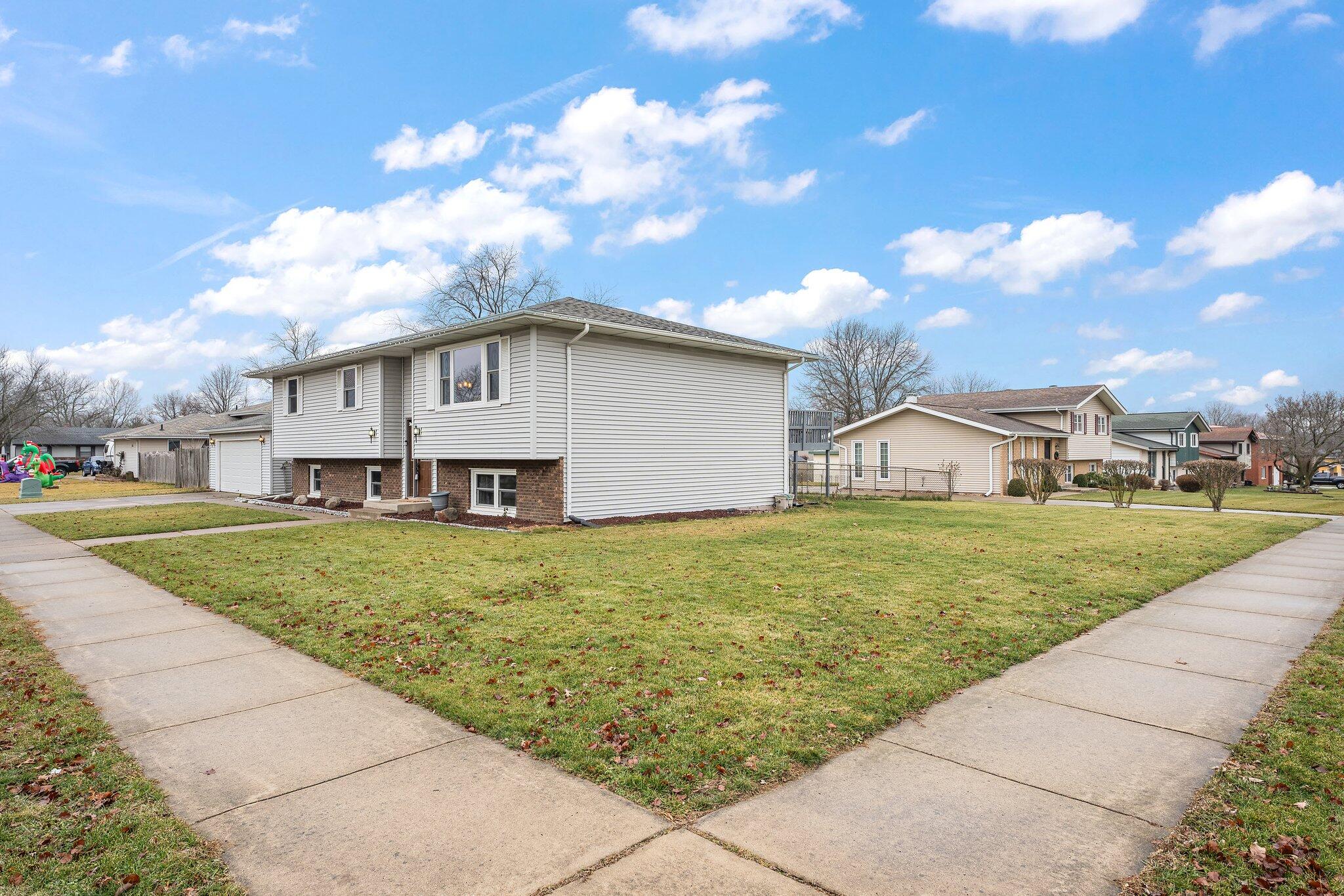 Schererville, Indiana 46375, United States, 4 Bedrooms Bedrooms, ,3 BathroomsBathrooms,Residential,Active,83755