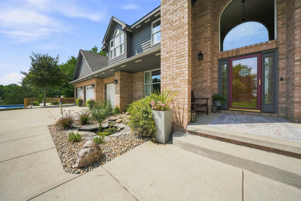 Photo of 623 W 250 S, Hebron, IN 46341 (MLS # 843804)