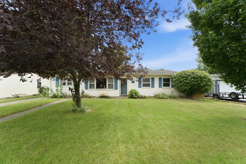 Photo of 609 Sunset Drive, Kouts, IN 46347 (MLS # 843211)