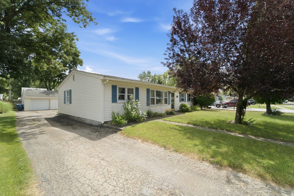 Photo of 609 Sunset Drive, Kouts, IN 46347 (MLS # 843211)