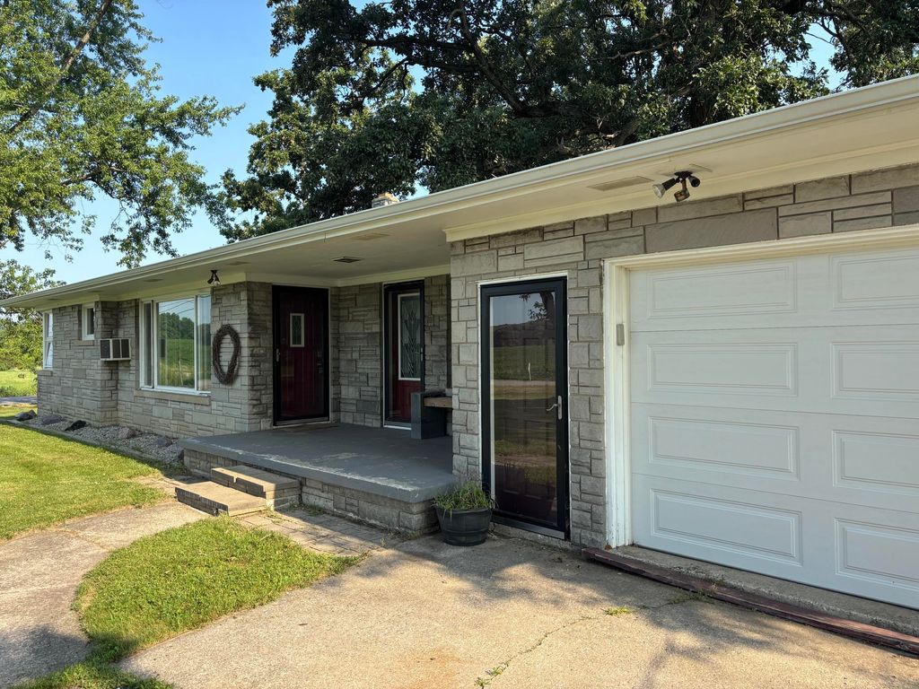 Photo of 4004 E 109th Avenue, Crown Point, IN 46307 (MLS # 842559)