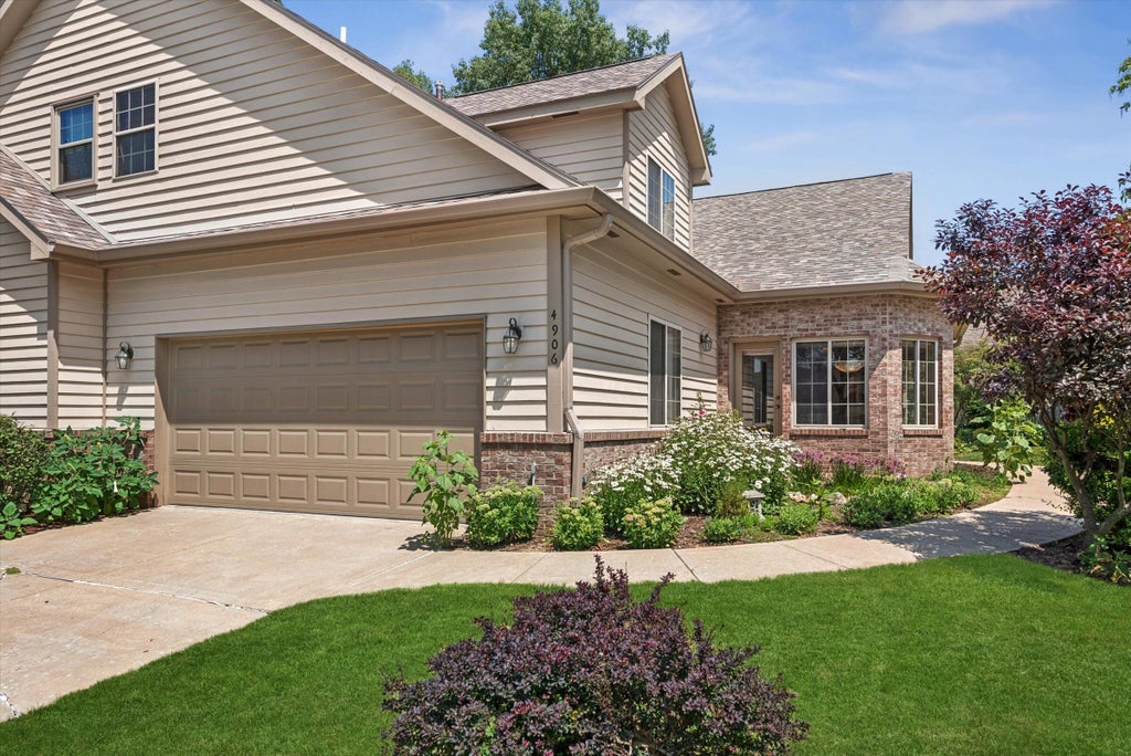 Photo of 4906 Waters Edge Drive, Valparaiso, IN 46383 (MLS # 843241)