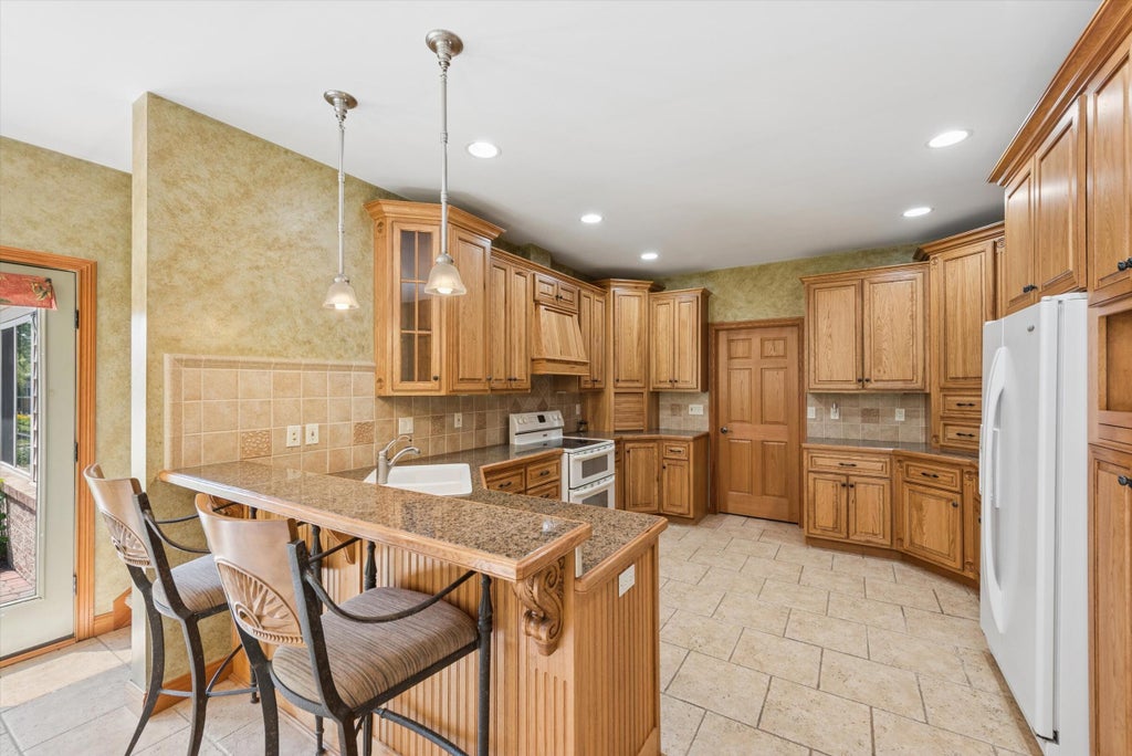 Photo of 4906 Waters Edge Drive, Valparaiso, IN 46383 (MLS # 843241)